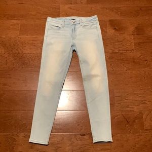 American Eagle Light Wash Skinny Jeans